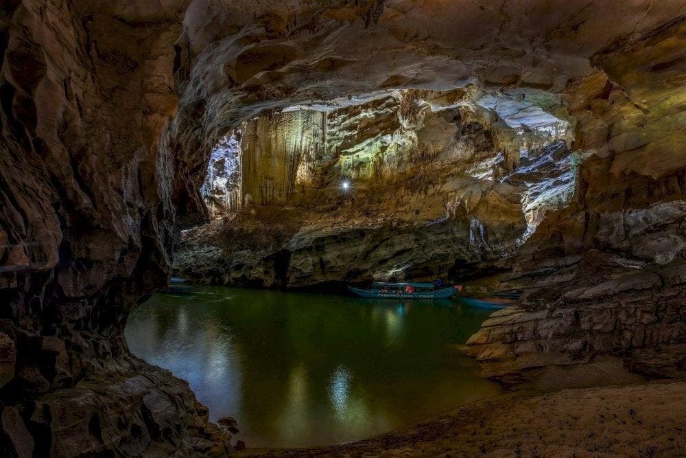 The untouched beauty of Dark Cave's geological formations (Source: Phong Nha Discovery)
